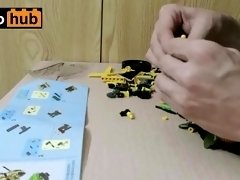 40 minutes of pure happiness during the quarantine. I love this Lego bee!